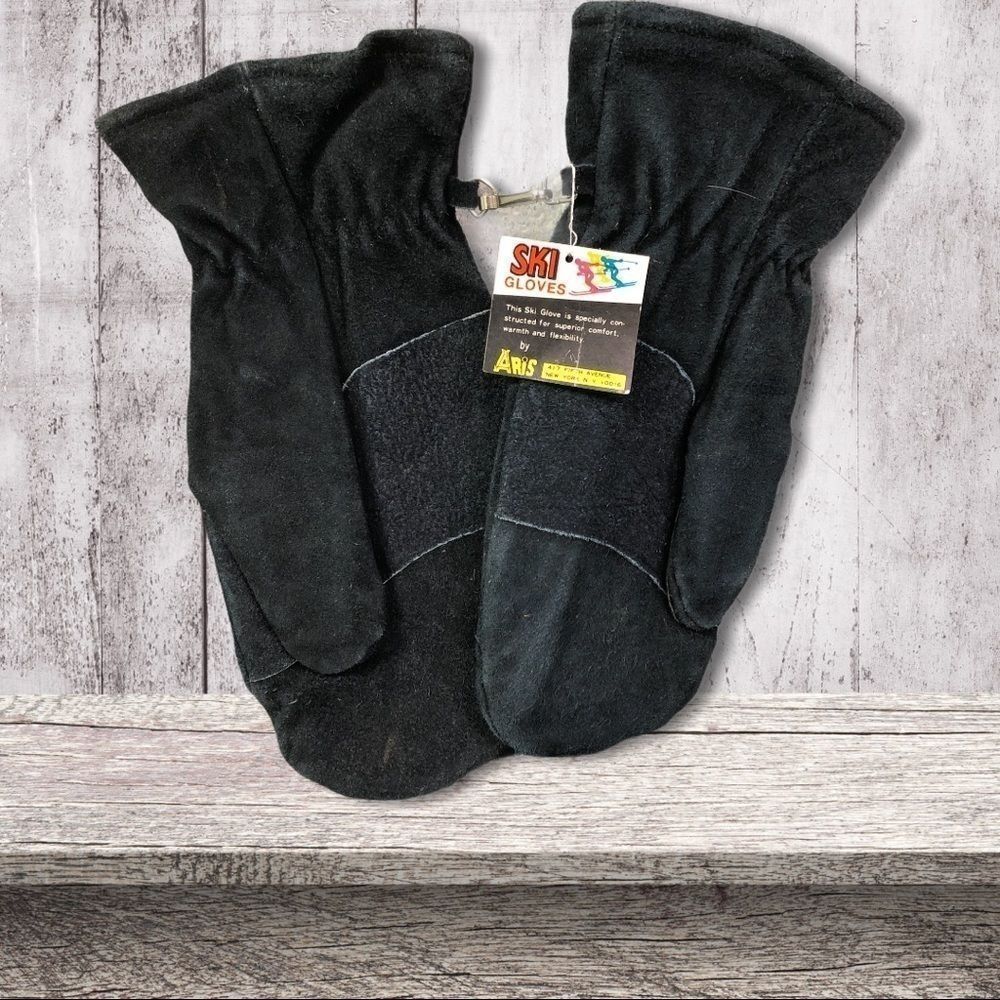 NWT Aris Ski Gloves